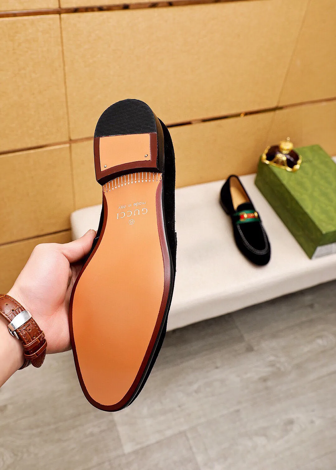 Men's shoes 💰420 💐 Product trademark: GUCCI "Gucci" casual leather shoes Regular size: 38-44 (45.46.47🉑️customized) Product materials: Selected imported first-layer frosted calfskin upper + classic hardware buckle, imported cowhide leather lining. Strong three-dimensional visual effect, original combination outsole Color: 3⃣️colors available